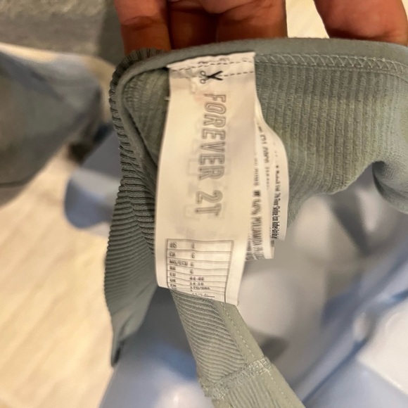 Sage green tank too size L - Picture 3 of 3